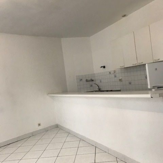  Annonces NIMES : Appartement | NIMES (30900) | 45 m2 | 524 € 