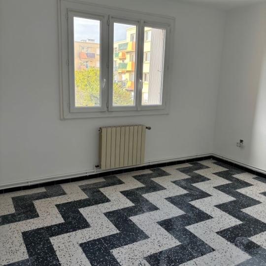  Annonces NIMES : Appartement | NIMES (30900) | 67 m2 | 696 € 