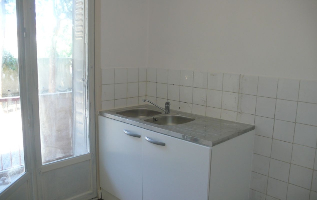 Annonces NIMES : Appartement | NIMES (30900) | 53 m2 | 619 € 