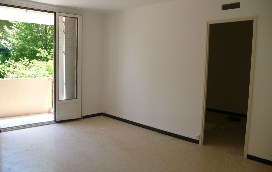 Annonces NIMES : Appartement | NIMES (30900) | 53 m2 | 619 € 