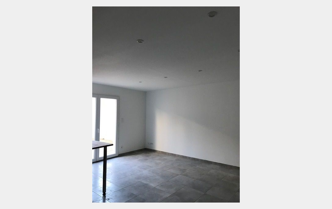 Annonces NIMES : Maison / Villa | NIMES (30900) | 73 m2 | 971 € 