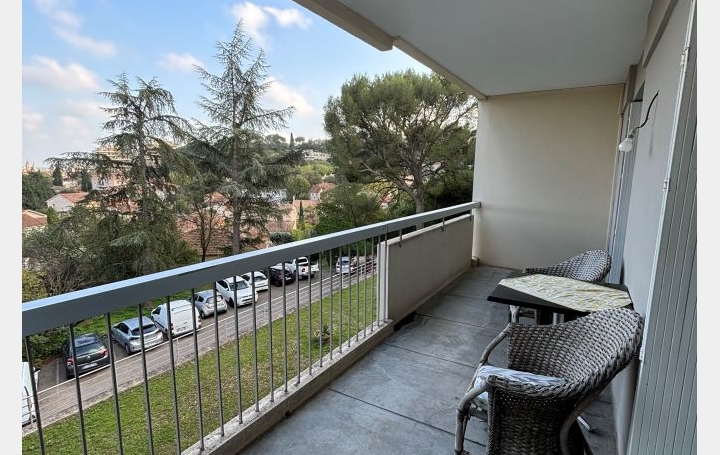 Appartement P3   NIMES  64 m2 1 080 € 